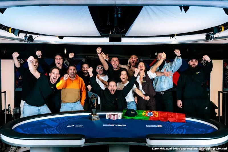 Jorge “Jorginho” Abreu com a equipa na vitória do EPT Paris 2026 (foto: polarize.poker)